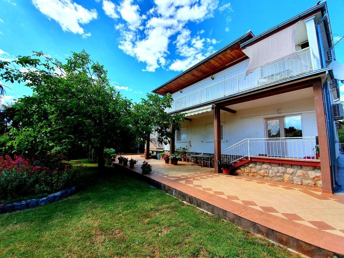 Apartamani Katarina Vl.Ilija Jusup Apartment Starigrad Paklenica Exterior foto
