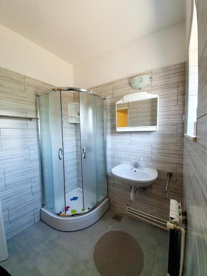 Apartamani Katarina Vl.Ilija Jusup Apartment Starigrad Paklenica Exterior foto