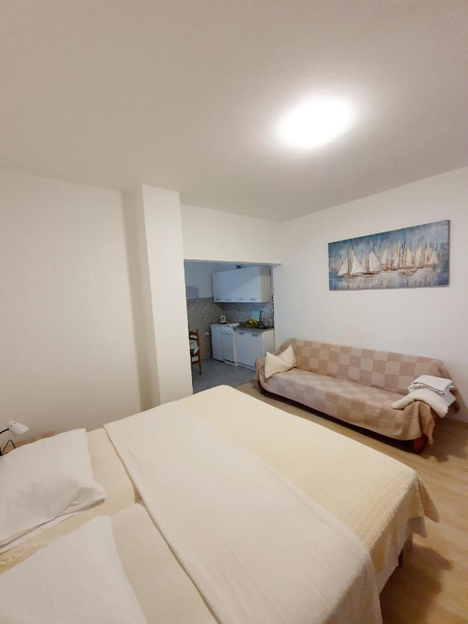 Apartamani Katarina Vl.Ilija Jusup Apartment Starigrad Paklenica Exterior foto