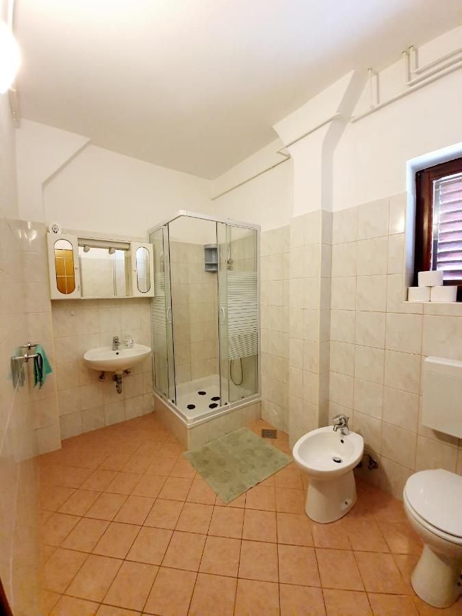 Apartamani Katarina Vl.Ilija Jusup Apartment Starigrad Paklenica Exterior foto