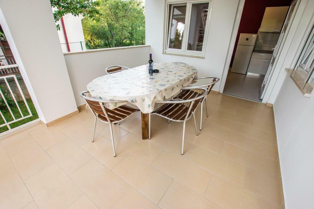 Apartamani Katarina Vl.Ilija Jusup Apartment Starigrad Paklenica Exterior foto