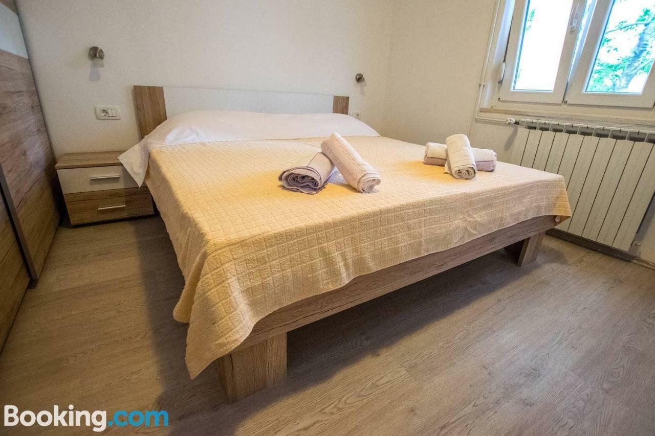 Apartamani Katarina Vl.Ilija Jusup Apartment Starigrad Paklenica Exterior foto
