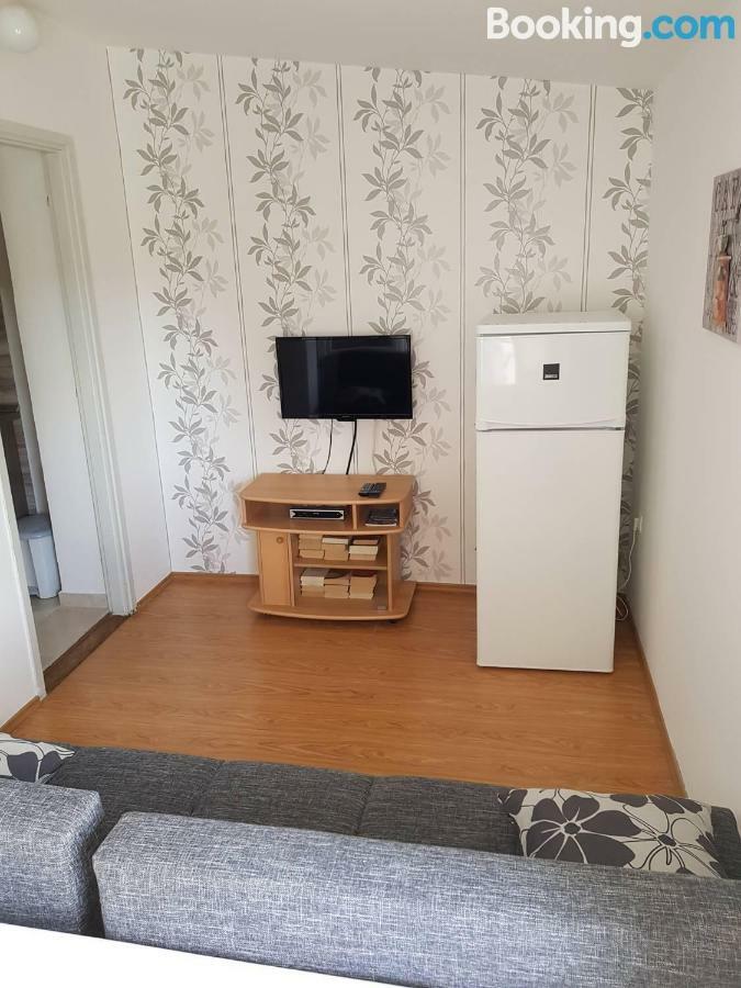 Apartamani Katarina Vl.Ilija Jusup Apartment Starigrad Paklenica Exterior foto