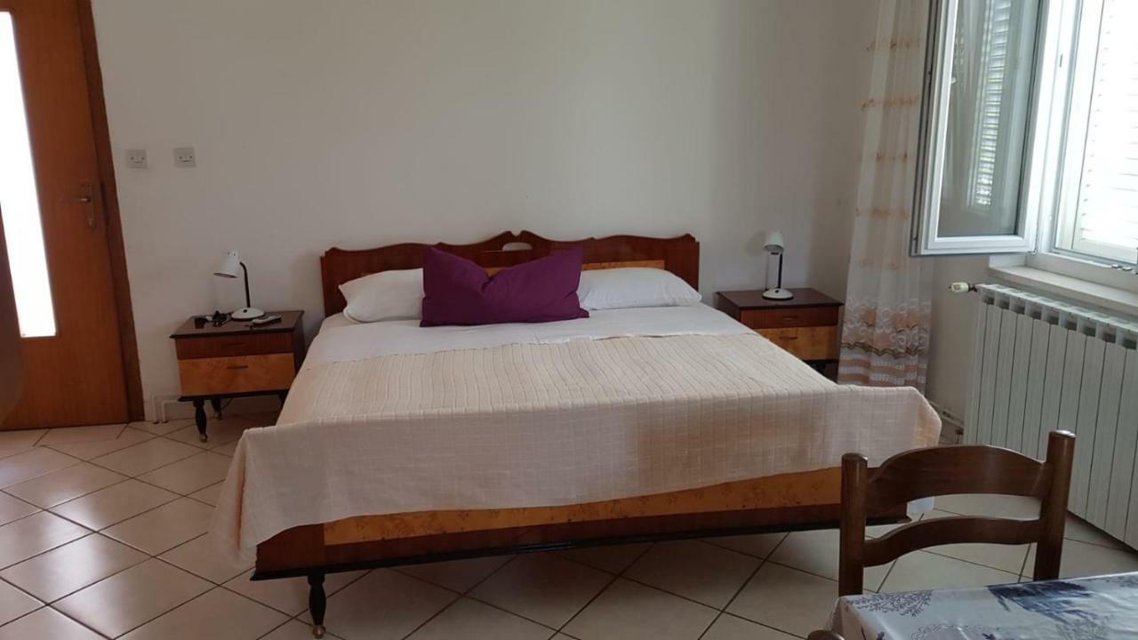Apartamani Katarina Vl.Ilija Jusup Apartment Starigrad Paklenica Exterior foto