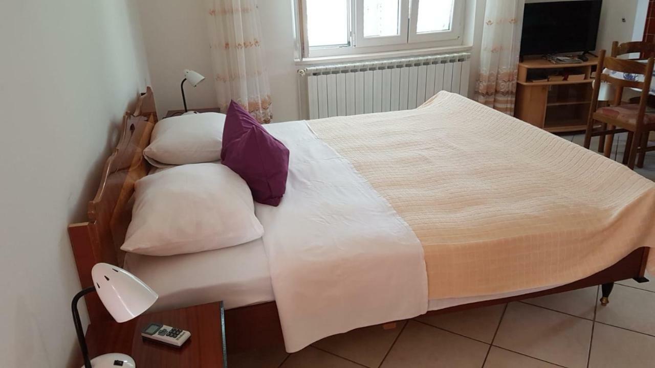 Apartamani Katarina Vl.Ilija Jusup Apartment Starigrad Paklenica Exterior foto