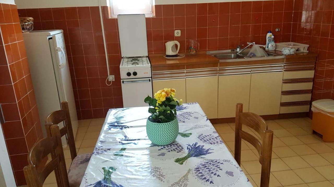 Apartamani Katarina Vl.Ilija Jusup Apartment Starigrad Paklenica Exterior foto