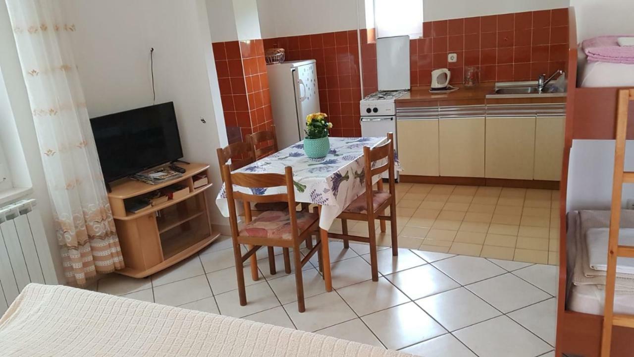 Apartamani Katarina Vl.Ilija Jusup Apartment Starigrad Paklenica Exterior foto