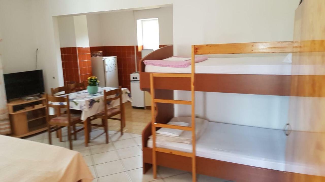 Apartamani Katarina Vl.Ilija Jusup Apartment Starigrad Paklenica Exterior foto